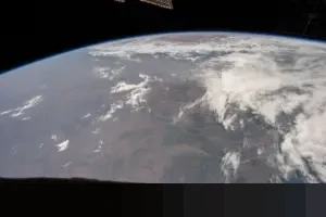 Detik-detik Mencekam di Flyover Ciputat: Tronton Mundur, Pasutri Nekat Lompat dari Motor Selamatkan Diri