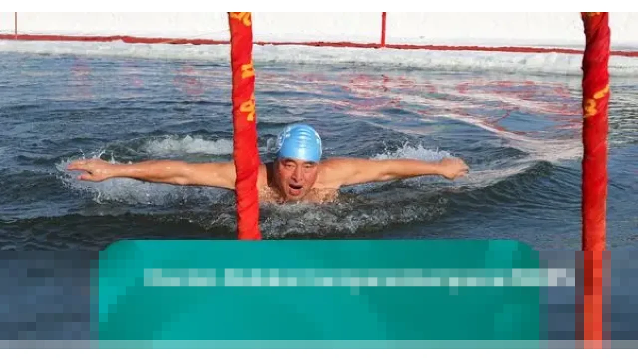 Di Tengah Suhu Minus 15 Derajat Celsius, Perenang Harbin Rasakan Kebahagiaan di Sungai Es Di Tengah Suhu Minus 15 Derajat Celsius, Perenang Harbin Rasakan Kebahagiaan di Sungai Es