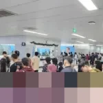 Dini Hari Tahun Baru 2026, Stasiun MRT Bundaran HI Membludak, Penumpang Padati Pintu Masuk