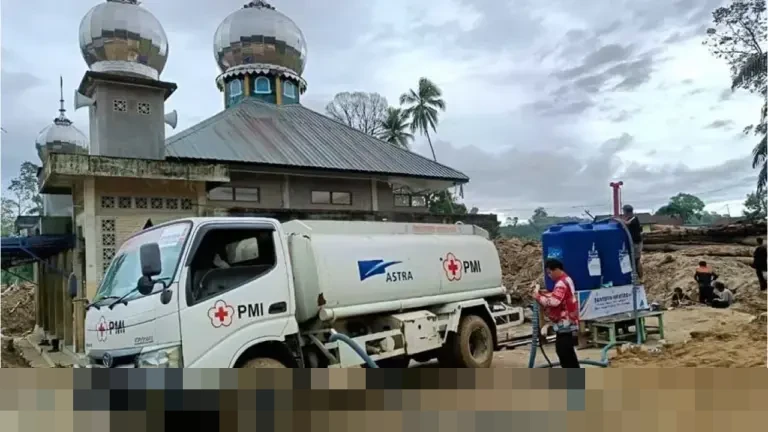 Djony Bunarto Tjondro: Astra Terus Hadir Ringankan Beban Korban Bencana di Sumatra Djony Bunarto Tjondro: Astra Terus Hadir Ringankan Beban Korban Bencana di Sumatra