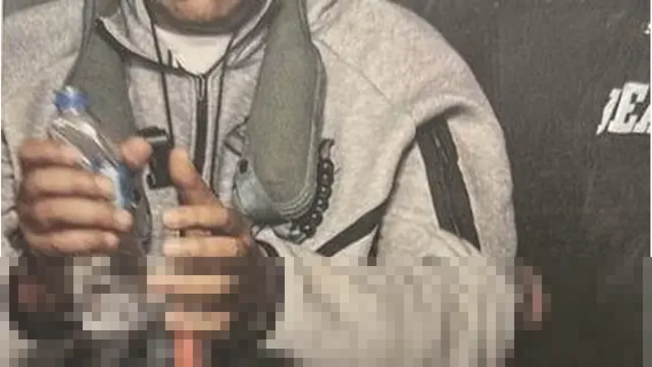 Donald Trump Pamer Foto Nicolas Maduro Diborgol di Kapal Perang AS, Umumkan ‘Akan Kendalikan’ Venezuela Donald Trump Pamer Foto Nicolas Maduro Diborgol di Kapal Perang AS, Umumkan ‘Akan Kendalikan’ Venezuela