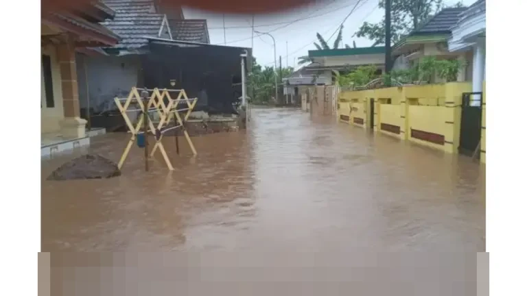 Dua Kecamatan di Kabupaten Serang Terendam Banjir, BPBD Pantau Ketinggian Air Hingga 70 Cm Dua Kecamatan di Kabupaten Serang Terendam Banjir, BPBD Pantau Ketinggian Air Hingga 70 Cm
