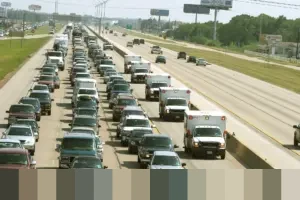 Evakuasi Dua Truk Tronton di Flyover Ciputat Selesai, Lalu Lintas Kembali Normal