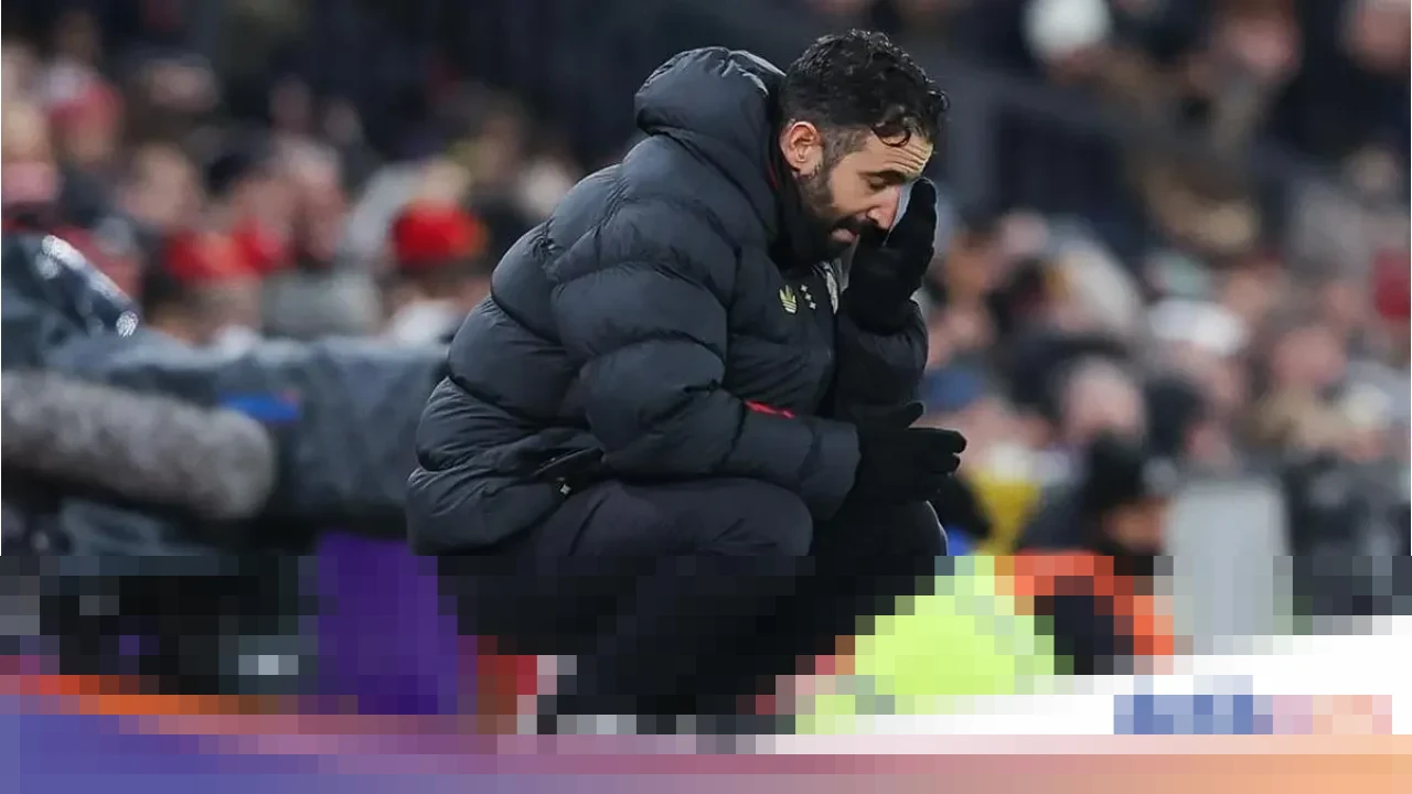 Gary Neville: “Pergantian Zirkzee Sangat Buruk, Aneh” Usai Manchester United Ditahan Wolves