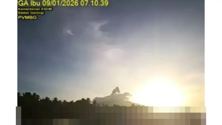 Gunung Ibu Erupsi Lagi, Semburkan Abu Vulkanik Setinggi 400 Meter di Halmahera Barat