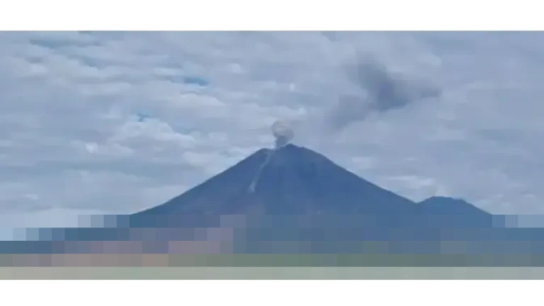 Gunung Semeru Empat Kali Erupsi pada Sabtu, Kolom Letusan Capai 1.000 Meter di Atas Puncak