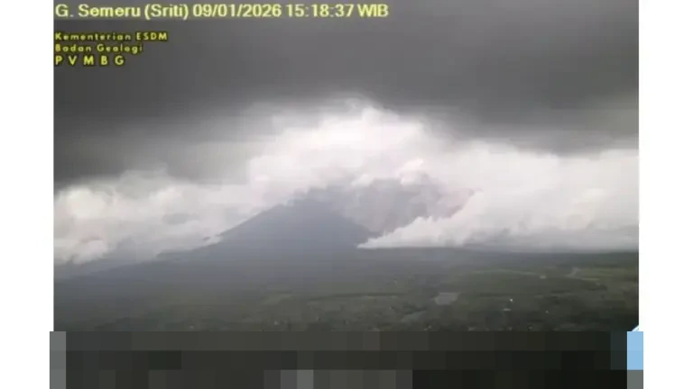 Gunung Semeru Erupsi Disertai Awan Panas Guguran, Luncur Hingga 4 Km dari Puncak Gunung Semeru Erupsi Disertai Awan Panas Guguran, Luncur Hingga 4 Km dari Puncak