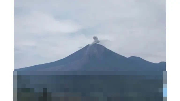 Gunung Semeru Kembali Erupsi, Kolom Letusan Capai 700 Meter di Atas Puncak Gunung Semeru Kembali Erupsi, Kolom Letusan Capai 700 Meter di Atas Puncak