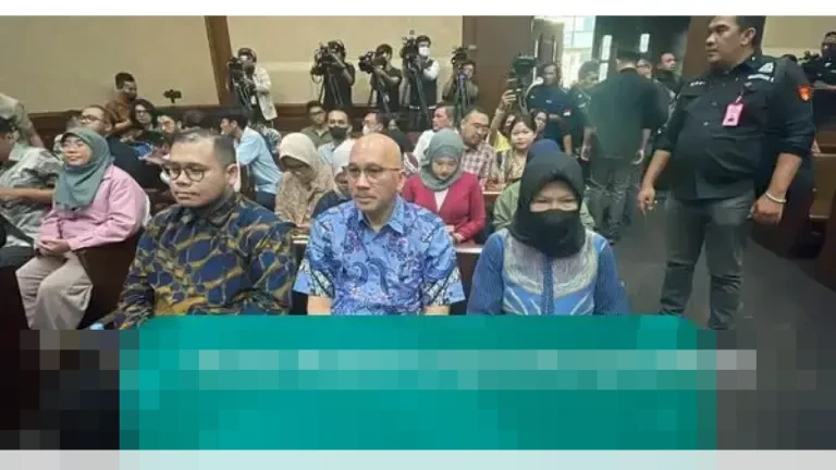 Hakim Cecar Sumber Gaji Rp 163 Juta Konsultan Nadiem Makarim di Sidang Korupsi Chromebook Hakim Cecar Sumber Gaji Rp 163 Juta Konsultan Nadiem Makarim di Sidang Korupsi Chromebook
