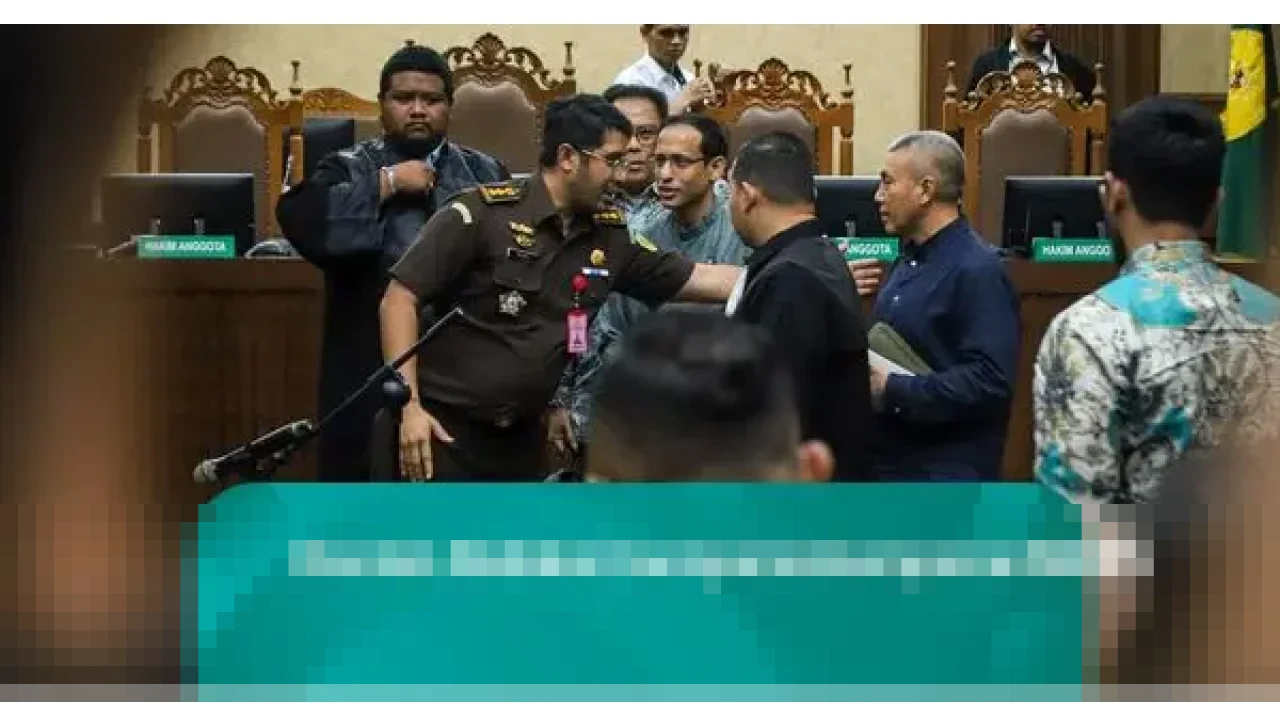 Hakim Purwanto S. Abdullah Pertanyakan Kehadiran Anggota TNI di Sidang Eksepsi Nadiem Makarim Hakim Purwanto S. Abdullah Pertanyakan Kehadiran Anggota TNI di Sidang Eksepsi Nadiem Makarim