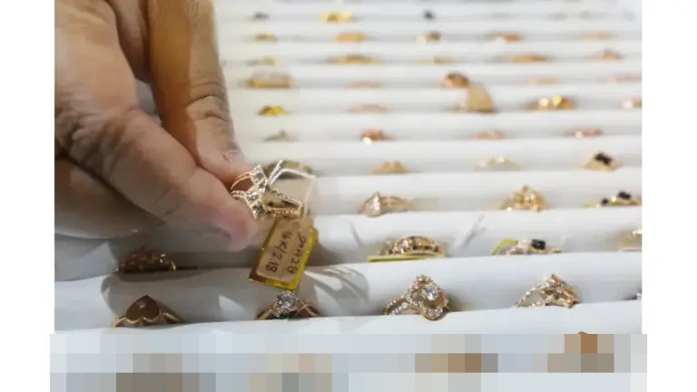 Harga Emas Perhiasan Melonjak pada 10 Januari 2026, Rajaemas Catat Rp2,37 Juta per Gram Harga Emas Perhiasan Melonjak pada 10 Januari 2026, Rajaemas Catat Rp2,37 Juta per Gram