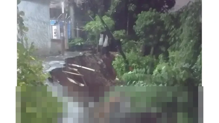 Hujan Deras Picu Longsor di Kembangan Jakbar, Jalan H. Jafar Nyaris Putus dan Tiang Listrik Roboh