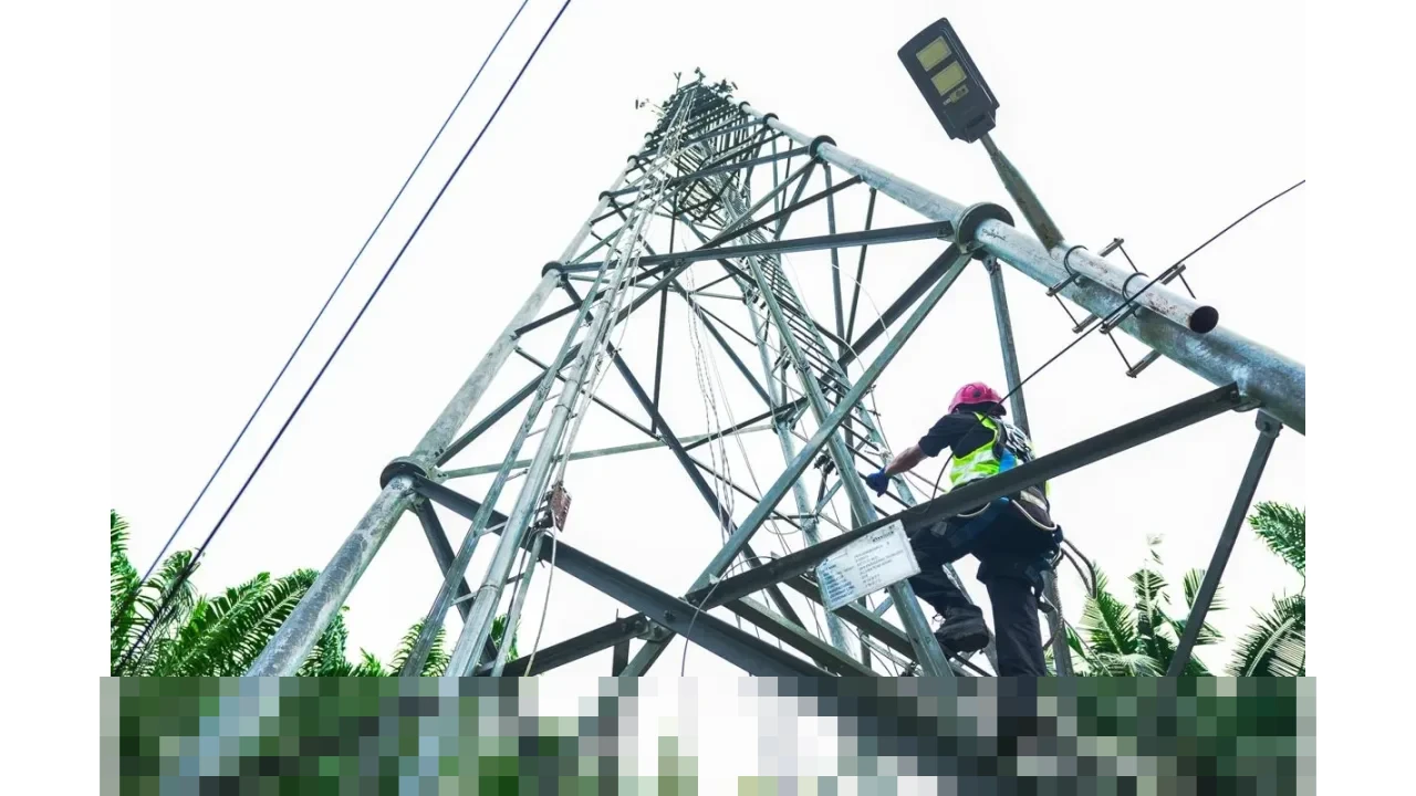 Indosat Catat Lonjakan Trafik Data Nasional 20% Saat Nataru, Desmond Cheung: Jaringan Tetap Andal Indosat Catat Lonjakan Trafik Data Nasional 20% Saat Nataru, Desmond Cheung: Jaringan Tetap Andal