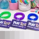 Inovasi Ibu Tiga Anak: Sulap Kartu Chuck E. Cheese Jadi Tombol Pengingat Alexa+ Efektif