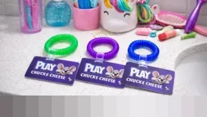 Inovasi Ibu Tiga Anak: Sulap Kartu Chuck E. Cheese Jadi Tombol Pengingat Alexa+ Efektif