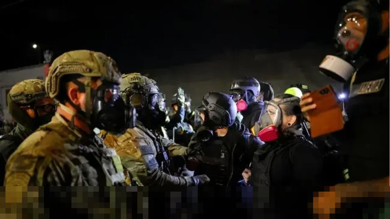 Insiden Penembakan Agen Federal di Portland Lukai Dua Orang, Wali Kota: Masa Percaya Pemerintah Sudah Lewat Insiden Penembakan Agen Federal di Portland Lukai Dua Orang, Wali Kota: Masa Percaya Pemerintah Sudah Lewat