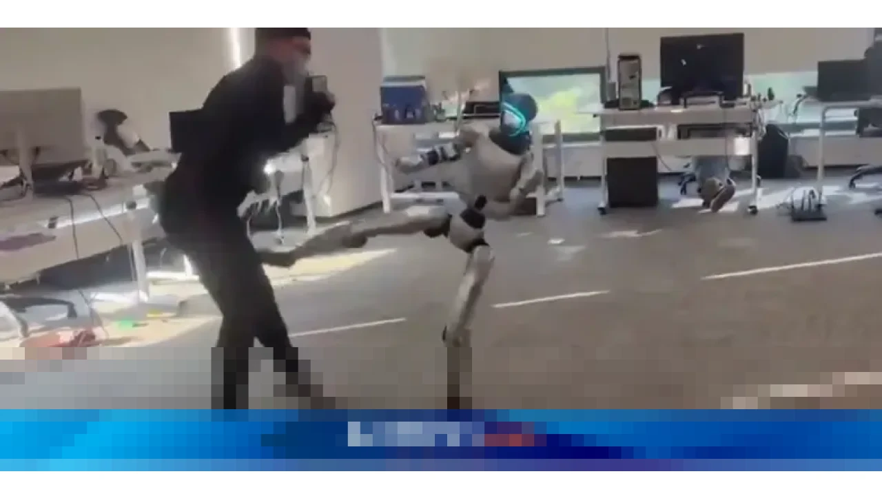 Insiden Tak Terduga: Robot Humanoid G1 Unitree Salah Tendang Instruktur, Aksi ‘Meringis’ Ikut Viral