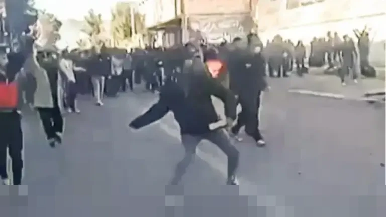 Iran Bergejolak: Mata Uang Tumbang Picu Protes Massal, Rezim Khamenei Terancam Kolaps