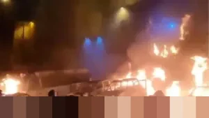 Iran Dilanda Gelombang Protes Besar: Bangunan dan Kendaraan Terbakar, Internet Nasional Diblokir