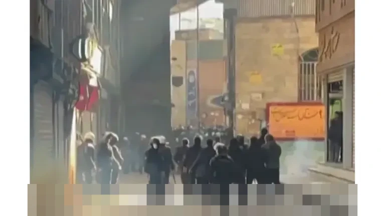 Iran Dilanda Pemadaman Internet Nasional di Tengah Protes Krisis Ekonomi yang Kian Memburuk Iran Dilanda Pemadaman Internet Nasional di Tengah Protes Krisis Ekonomi yang Kian Memburuk