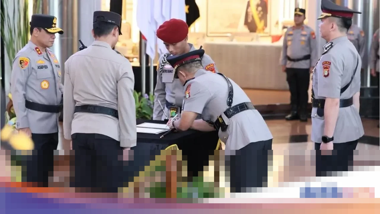 Irjen Asep Edi Suheri Lantik 6 Kapolres Baru, Tegaskan Mutasi Demi Peningkatan Kinerja Polri Irjen Asep Edi Suheri Lantik 6 Kapolres Baru, Tegaskan Mutasi Demi Peningkatan Kinerja Polri