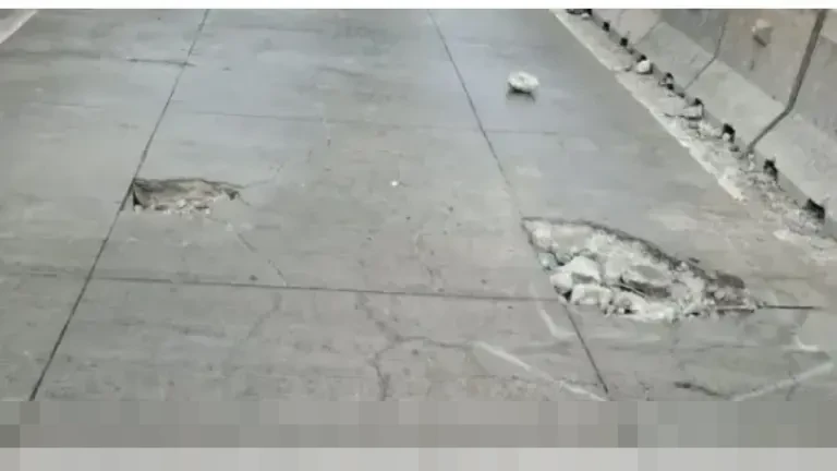 Jalan Berlubang di Flyover Pesing Jakarta Barat Picu Belasan Mobil Pecah Ban dalam Semalam Jalan Berlubang di Flyover Pesing Jakarta Barat Picu Belasan Mobil Pecah Ban dalam Semalam