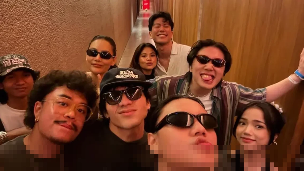 Jefri Nichol Pamer Gaya Rambut Retro 90-an Saat Liburan di Bali, Penampilannya Curi Perhatian Jefri Nichol Pamer Gaya Rambut Retro 90-an Saat Liburan di Bali, Penampilannya Curi Perhatian