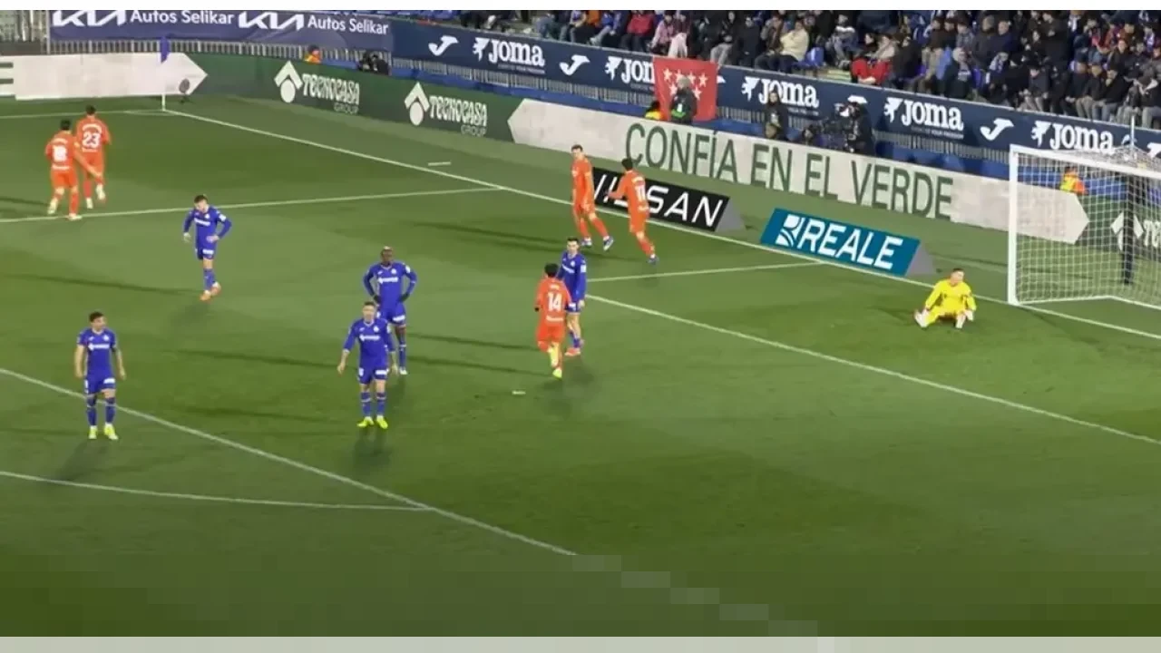 Jon Aramburu Pahlawan Kemenangan Dramatis Real Sociedad atas Getafe 2-1 di Menit Akhir Jon Aramburu Pahlawan Kemenangan Dramatis Real Sociedad atas Getafe 2-1 di Menit Akhir