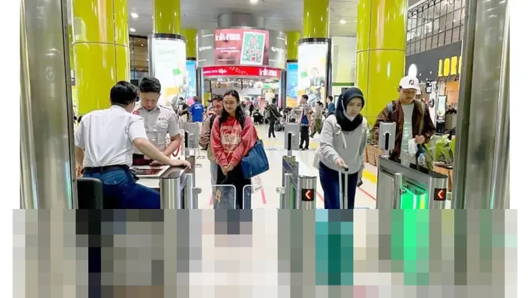 KAI Umumkan Penjualan Tiket Kereta Api Tembus 3,8 Juta Selama Libur Nataru 2025/2026 KAI Umumkan Penjualan Tiket Kereta Api Tembus 3,8 Juta Selama Libur Nataru 2025/2026