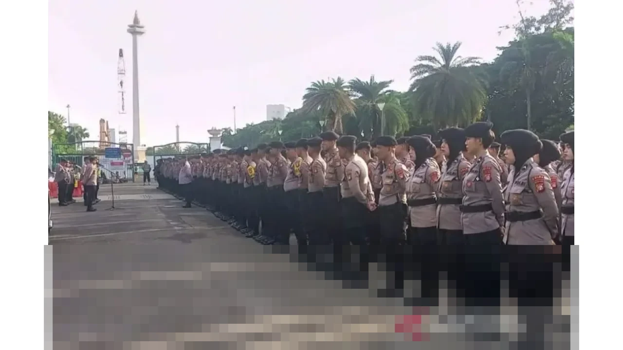 Kapolres Jakpus: “Kami Hadir untuk Melayani” 1.659 Personel Amankan Unjuk Rasa Buruh di Gambir Kapolres Jakpus: “Kami Hadir untuk Melayani” 1.659 Personel Amankan Unjuk Rasa Buruh di Gambir