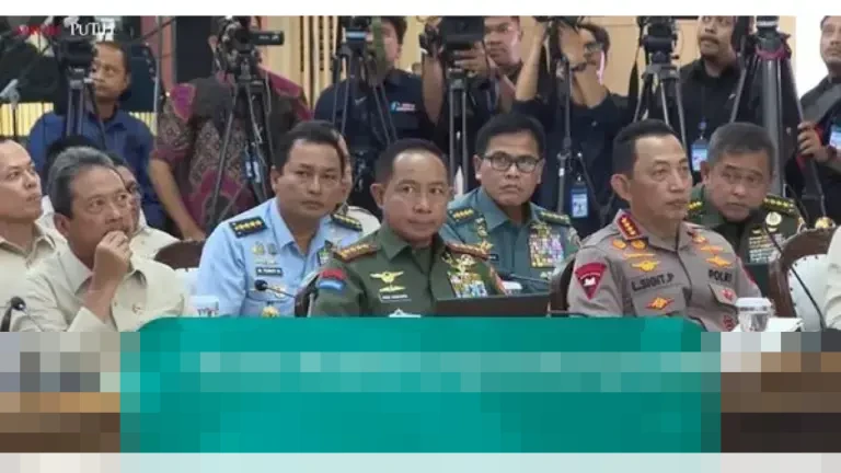 Kapolri Jenderal Listyo Sigit Paparkan Stabilitas Kamtibmas 2025 dalam Retreat Kabinet Merah Putih