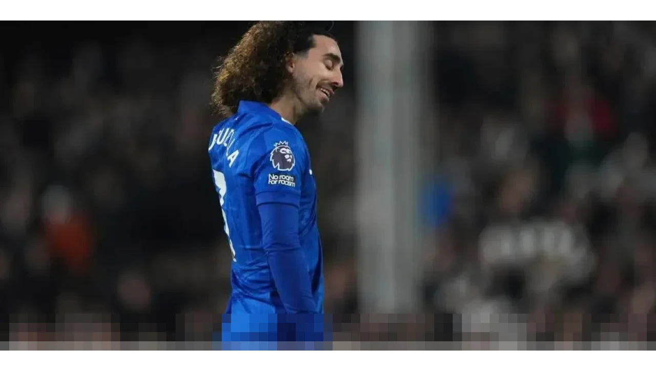 Kartu Merah Marc Cucurella Jadi Petaka Chelsea di Craven Cottage, Fans: ‘Terbodoh!’