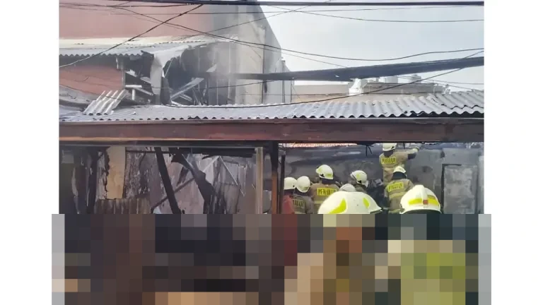 Kebocoran Gas Picu Kebakaran Rumah Makan di Palmerah, Petugas Gulkarmat Berhasil Padamkan Api Cepat