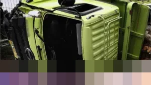 Kecelakaan Truk Kontainer di Tol Japek Arah Cikarang Utara, Petugas Jasa Marga Pastikan Lalin Normal