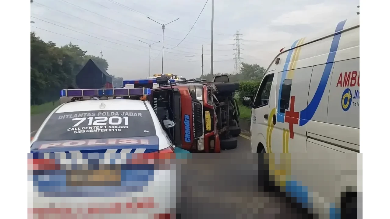 Kecelakaan Tunggal Mobil Elf di Tol Padaleunyi KM 152 Renggut Nyawa Sopir, Lima Penumpang Selamat Kecelakaan Tunggal Mobil Elf di Tol Padaleunyi KM 152 Renggut Nyawa Sopir, Lima Penumpang Selamat