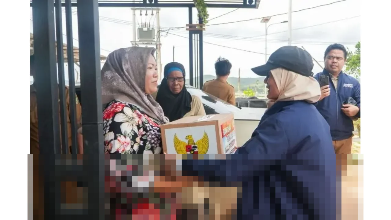 Kementrans Salurkan 1.700 Paket Sembako di Batam, Menteri Iftitah Tekankan Pembangunan Kawasan Berkelanjutan
