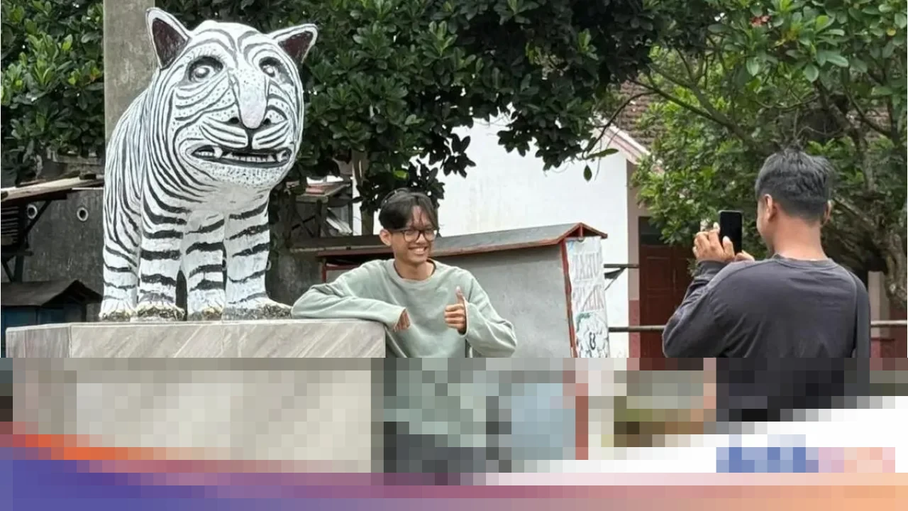 Kepala Desa Balongjeruk: “Pedagang Melonjak Drastis, Patung Macan Putih Kediri Bawa Berkah Ekonomi”