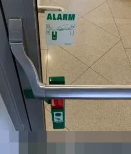 Kepanikan di Balik Kemudi: Mengapa Pecah Ban Depan Lebih Mematikan di Jalan Tol?