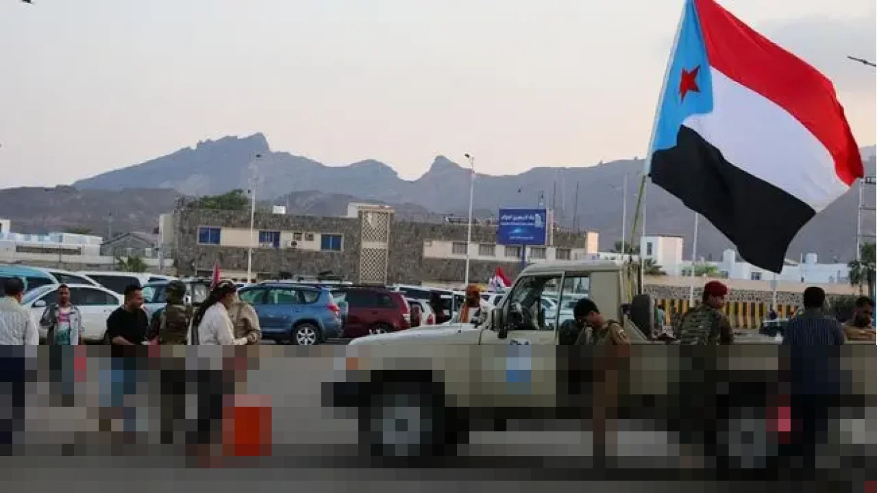 Ketegangan Saudi-UEA Memuncak di Yaman: Operasi Militer Baru Diluncurkan, Bandara Lumpuh