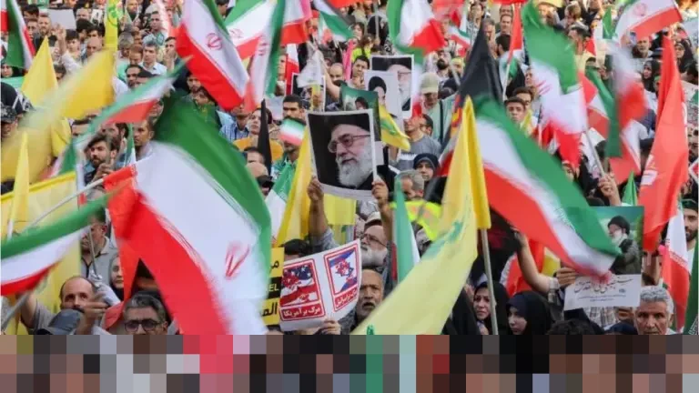 Khamenei: “Republik Islam Tidak Tolerir Vandalisme,” Iran Ancam Hukuman Mati Demonstran
