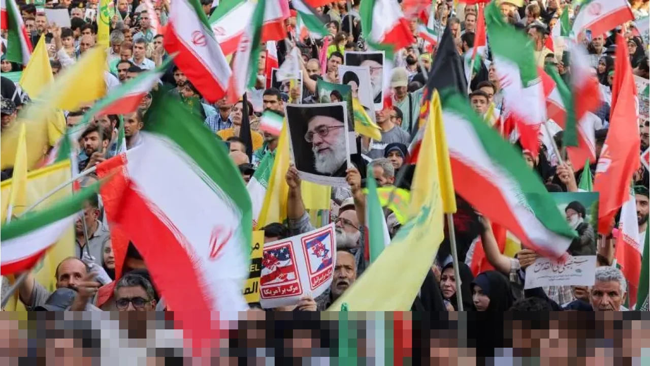 Khamenei: “Republik Islam Tidak Tolerir Vandalisme,” Iran Ancam Hukuman Mati Demonstran