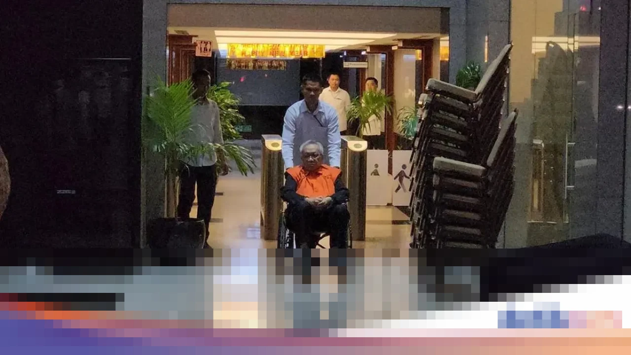 KPK Tahan Mantan Direktur Pengolahan Pertamina Chrisna Damayanto dalam Kasus Suap Katalis Rp 1,7 Miliar