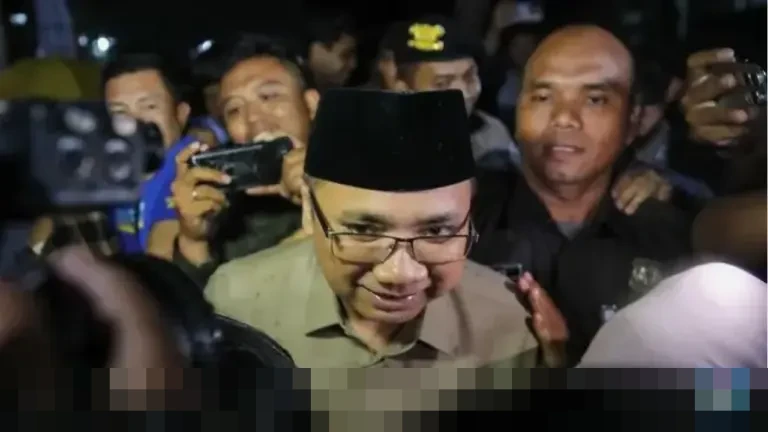 KPK Tetapkan Mantan Menteri Agama Yaqut Cholil Qoumas dan Stafsusnya Tersangka Korupsi Haji KPK Tetapkan Mantan Menteri Agama Yaqut Cholil Qoumas dan Stafsusnya Tersangka Korupsi Haji