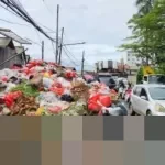 Krisis Sampah Tangerang Selatan Memburuk: Tumpukan Tiga Meter Tutup Separuh Jalan di Pasar Tradisional
