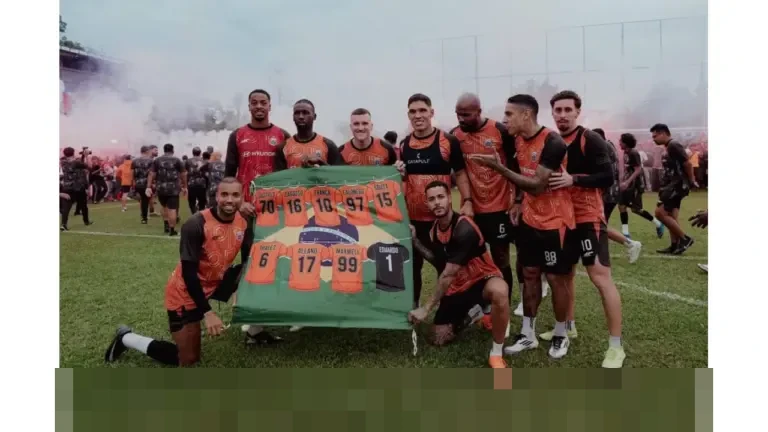 Kukuh Wahyudi: “Tanpa Instruksi, Pemain Persija Apresiasi Sambutan Hangat Bobotoh di Bandung” Kukuh Wahyudi: “Tanpa Instruksi, Pemain Persija Apresiasi Sambutan Hangat Bobotoh di Bandung”