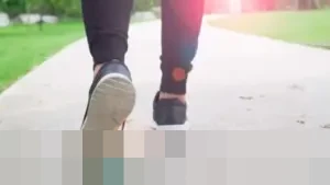 Kunci Efektifitas Jalan Kaki Harian untuk Mengurangi Lemak Perut: Konsistensi Jadi Penentu Utama Menurut Ahli