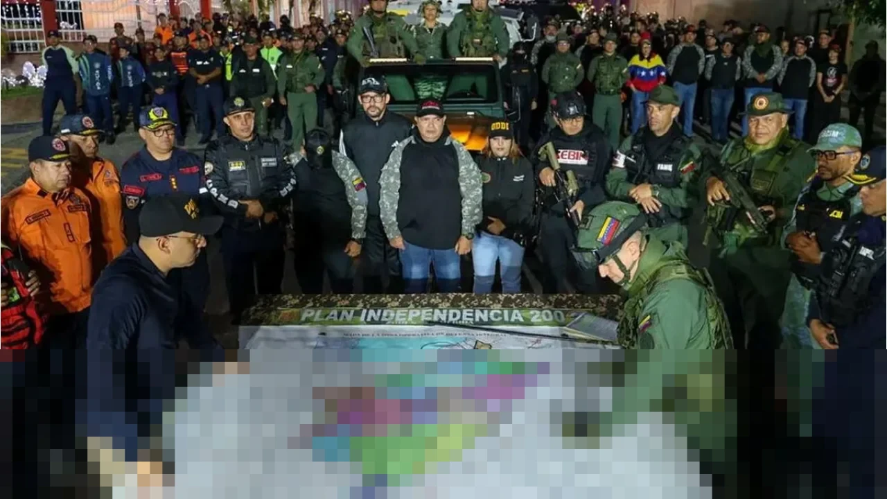 Ledakan Dahsyat Guncang Markas Kemenhan Venezuela, Asap Hitam Selimuti Ibu Kota Ledakan Dahsyat Guncang Markas Kemenhan Venezuela, Asap Hitam Selimuti Ibu Kota