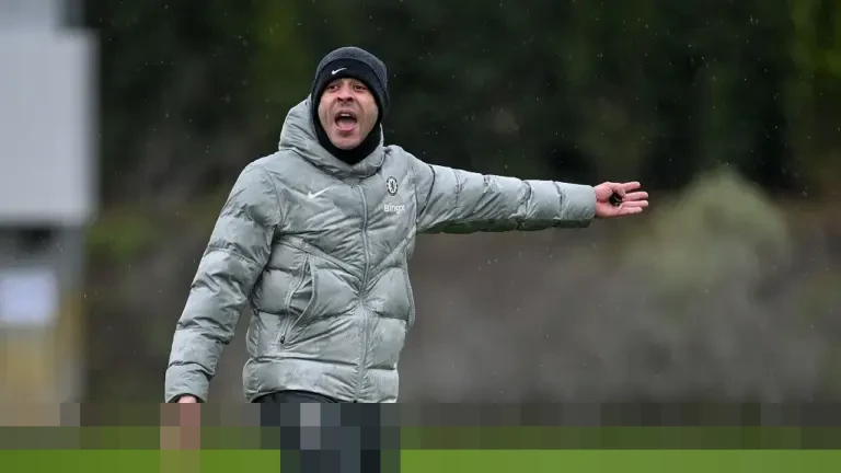 Liam Rosenior: “Mustahil Jadi Manajer Chelsea Tanpa Menjadi Diri Sendiri”, Abaikan Kebisingan Media