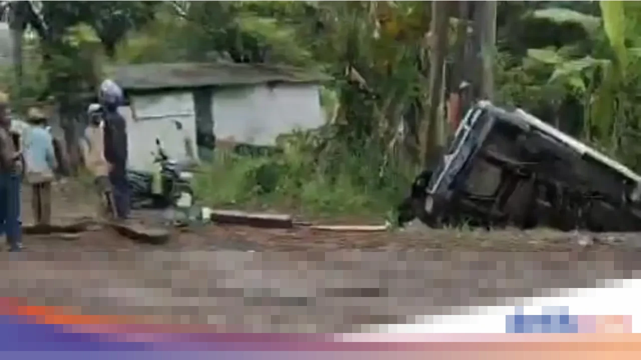 Lima Korban Luka Ringan dalam Kecelakaan Beruntun Ekskavator dan Mobil di Jonggol Bogor Lima Korban Luka Ringan dalam Kecelakaan Beruntun Ekskavator dan Mobil di Jonggol Bogor