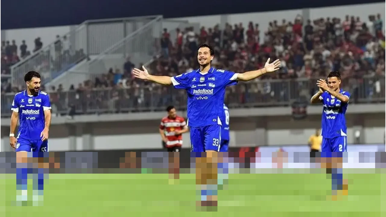 Lima Pemain Domestik Paling Bersinar Sepanjang 2025: Ezra Walian hingga Thom Haye Jadi Sorotan Lima Pemain Domestik Paling Bersinar Sepanjang 2025: Ezra Walian hingga Thom Haye Jadi Sorotan